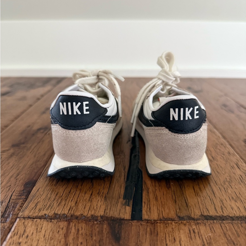 Nike Kids White and Black Sneakers - Picture 3 of 8